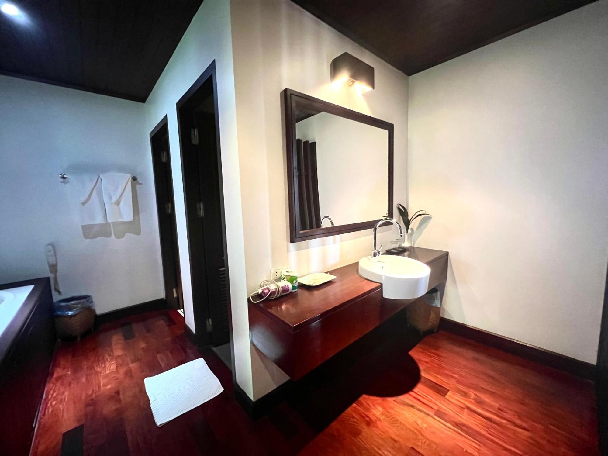 לואנג פרבאנג Meuangluang Hotel מראה חיצוני תמונה