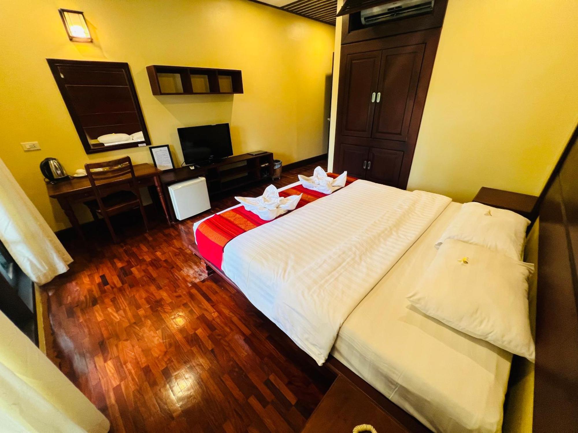 לואנג פרבאנג Meuangluang Hotel מראה חיצוני תמונה