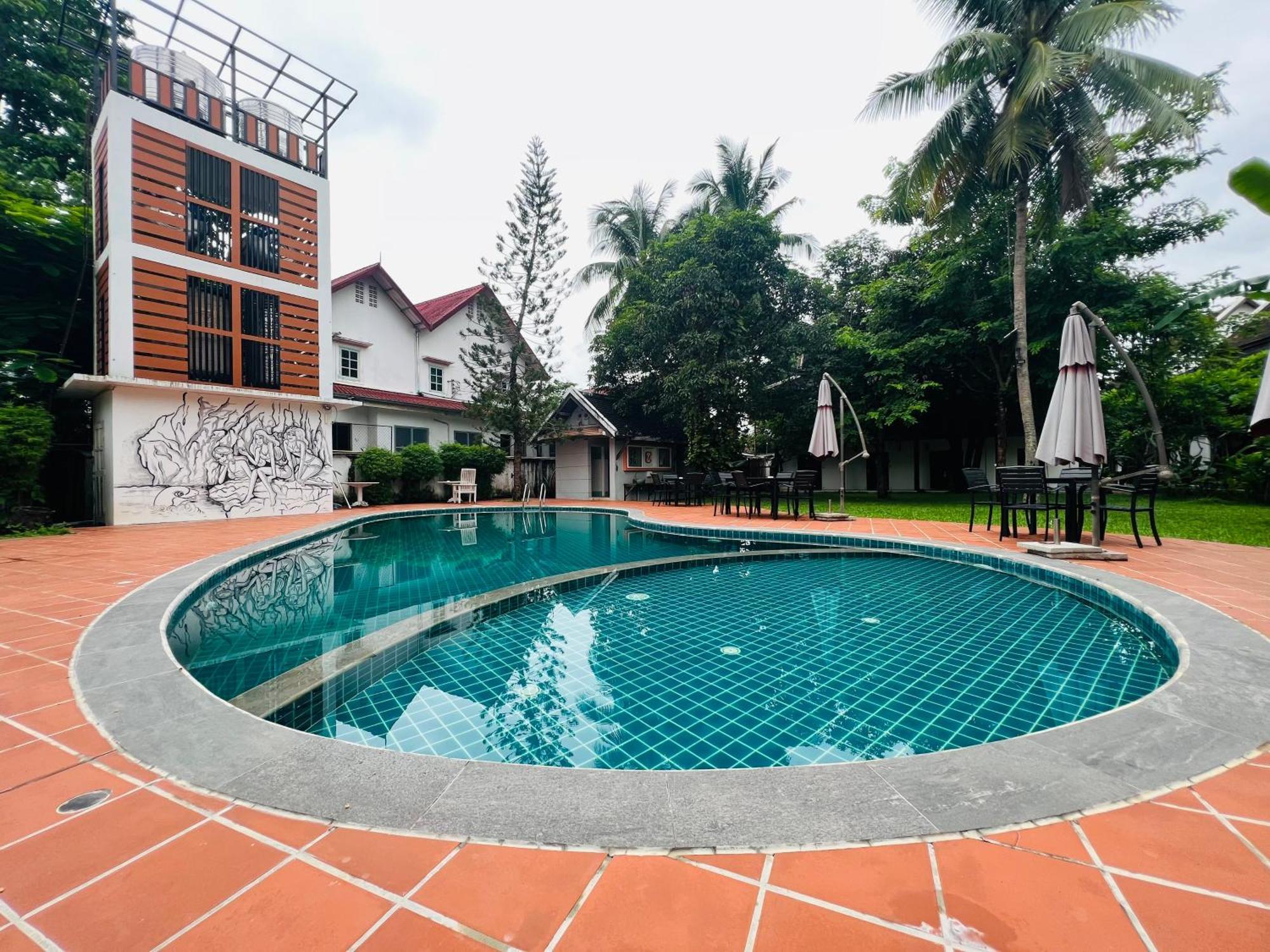 לואנג פרבאנג Meuangluang Hotel מראה חיצוני תמונה