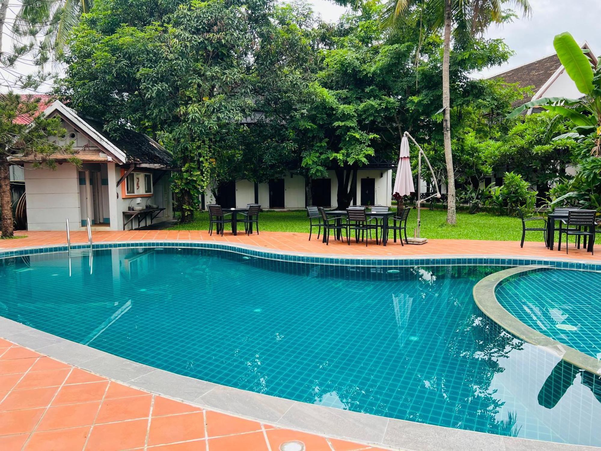 לואנג פרבאנג Meuangluang Hotel מראה חיצוני תמונה